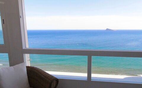 Tor Serena: Blauw, Eigendom, Oceaan, Kamer, Lucht, Azure, Zee, Horizon, Onroerend Goed, Venster