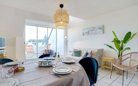 Domaine des Tadornes: Kamer, Eigendom, Meubilair, Interieur Ontwerp, Eetkamer, Gebouw, Geel, Tafel, Huis, Huis