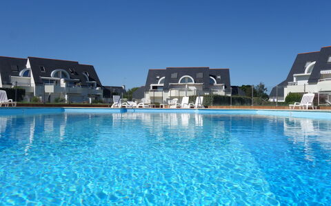 Domaine des Tadornes: Zwembad, Toevlucht, Eigendom, Gebouw, Water, Recreatiecentrum, Vrije Tijd, Vakantie, Badplaats, Architectuur