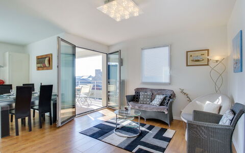 Clos Schuman: Woonkamer, Kamer, Meubilair, Eigendom, Interieur Ontwerp, Blauw, Verdieping, Gebouw, Houten Vloer, Plafond