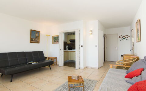 Le Bellevue: Fotolijst, Meubilair, Eigendom, Tafel, Gebouw, Hout, Huis, Verdieping, Flooring, Interieur Ontwerp