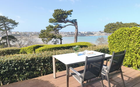 Dinard 220: Meubilair, Buitenmeubels, Struik, Tafel, Buitentafel, Schaduw, Stoel, Kust En Oceanic Landvormen, Zee