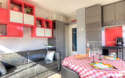 Le Parc de la Ronceray 220.1: Meubilair, Tafel, Eigendom, Cabinetry, Gebouw, Interieur Ontwerp, Verlichting, Oranje, Flooring, Woonkamer