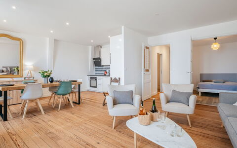 Résidence les Terrasses: Woongebied, Huis, Huis, Dak, Landgoed, Verblijf, Balkon, Voorstad, Tuin, Dorp