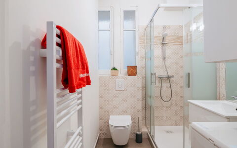 Résidence les Terrasses: Woongebied, Huis, Huis, Dak, Landgoed, Verblijf, Balkon, Voorstad, Tuin, Dorp