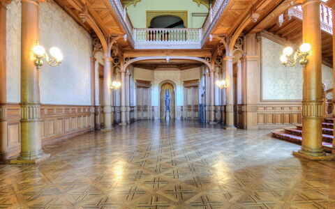 La Garde: Eigendom, Gebouw, Hout, Hal, Interieur Ontwerp, Verdieping, Venster, Flooring, Symmetrie