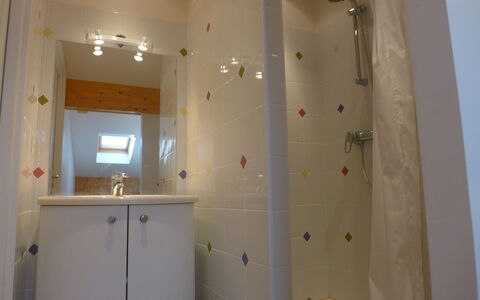 Le Panoramic: Kamer, Eigendom, Badkamer, Plafond, Muur, Interieur Ontwerp, Gips, Tegel, Verdieping, Loodgieterswerkinrichting