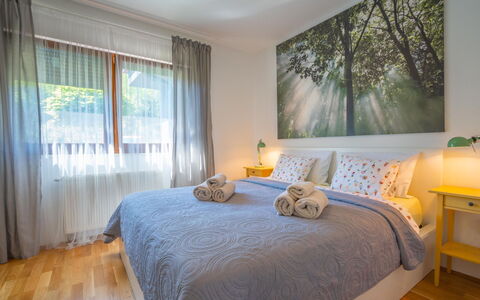 Mia: Slaapkamer, Meubilair, Kamer, Bed, Eigendom, Interieur Ontwerp, Laken, Bedding, Bed Frame, Verdieping