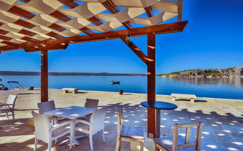 Maslenica 107: Water, Lucht, Meubilair, Eigendom, Blauw, Tafel, Schaduw, Azure, Stoel, Buitenmeubels