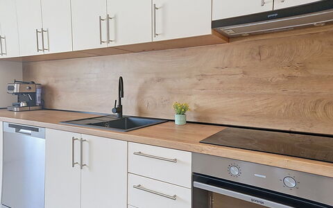 Frane: Flooring, Hout, Countertop, Verdieping, Meubilair, Cabinetry, Keuken, Interieur Ontwerp, Bruin, Houten Vloer