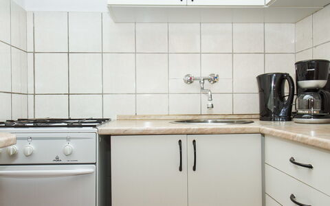 Gerle: Cabinetry, Gootsteen, Wastafel, Countertop, Kraan, Loodgieterswerkinrichting, Keuken, Fornuis, Gebouw, Interieur Ontwerp