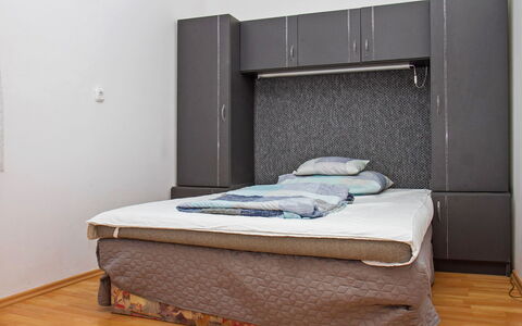 Azzurro: Comfort, Gebouw, Hout, Bed Frame, Bed, Interieur Ontwerp, Flooring, Rechthoek, Verdieping, Huis