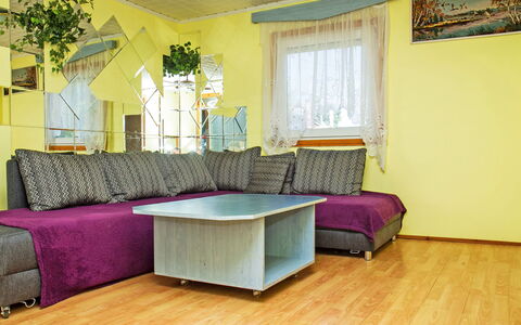 Azzurro: Eigendom, Meubilair, Venster, Fabriek, Bankstel, Decoratie, Purper, Comfort, Hout, Interieur Ontwerp