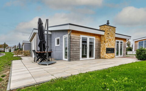 Green Resort Mooi Bemelen: Fabriek, Gebouw, Dag, Eigendom, Water, Lucht, Blauw, Azure, Boom, Arecales