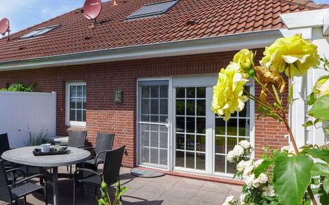 Adda: Fabriek, Gebouw, Tafel, Eigendom, Venster, Meubilair, Bloem, Lucht, Stoel, Huis