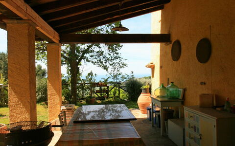 Villa La Collinetta: Fabriek, Eigendom, Meubilair, Gebouw, Cabinetry, Hout, Lucht, Schaduw, Interieur Ontwerp, Lade