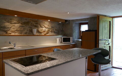 Sole: Countertop, Kamer, Eigendom, Keuken, Meubilair, Cabinetry, Interieur Ontwerp, Gebouw, Wastafel, Huis