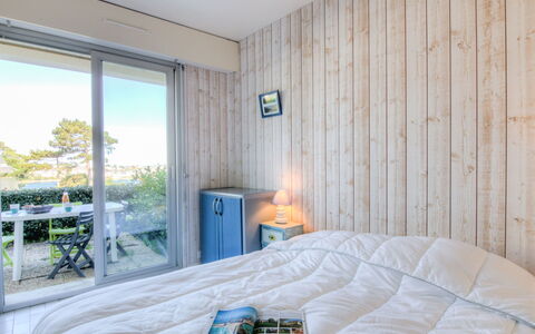 Balafen: Meubilair, Eigendom, Comfort, Gebouw, Cabinetry, Interieur Ontwerp, Bed Frame, Lamp, Hout, Verdieping