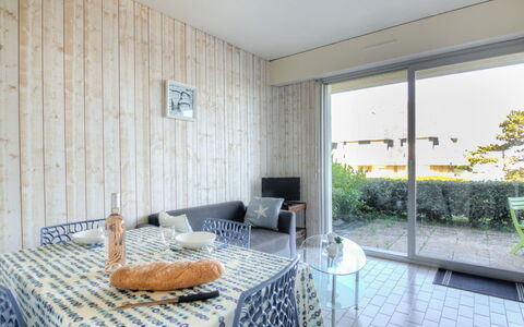 Balafen: Fabriek, Meubilair, Eigendom, Gebouw, Venster, Tafel, Comfort, Interieur Ontwerp, Architectuur, Kamerplant
