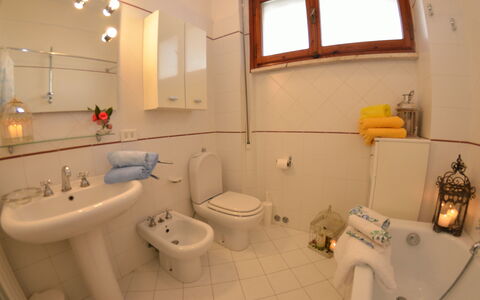 Carnevale: Badkamer, Eigendom, Kamer, Interieur Ontwerp, Loodgieterswerkinrichting, Bad, Gebouw, Onroerend Goed, Huis, Architectuur