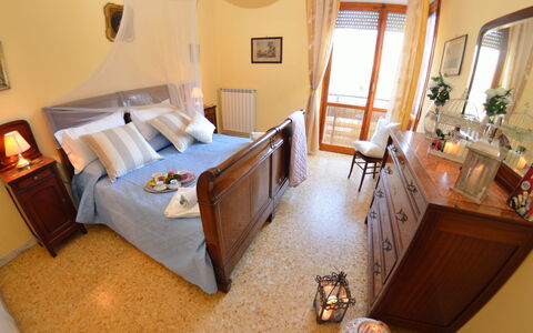 Carnevale: Kamer, Meubilair, Eigendom, Slaapkamer, Bed, Gebouw, Interieur Ontwerp, Verdieping, Huis, Muur
