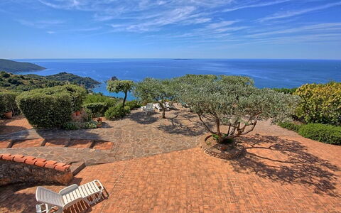 Raggio Di Sole Sull'argentario: Vegetation, Eigendom, Kust, Kust, Zee, Boom, Onroerend Goed, Strand, Baai, Oceaan
