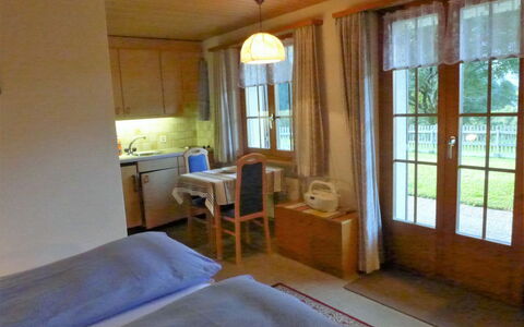 Grindelwald 570: Eigendom, Meubilair, Venster, Comfort, Hout, Schaduw, Textiel, Interieur Ontwerp, Bed Frame