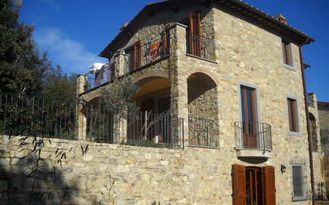 Casa Alla Minuccia Di Villa a Sesta: Eigendom, Huis, Gebouw, Architectuur, Muur, Facade, Huis, Middeleeuwse Architectuur, Onroerend Goed, Boom