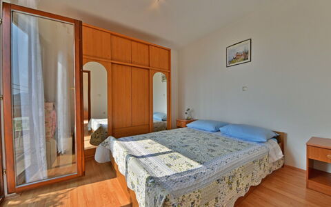 Tanja: Slaapkamer, Bed, Eigendom, Kamer, Meubilair, Verdieping, Gebouw, Bed Frame, Laken, Plafond