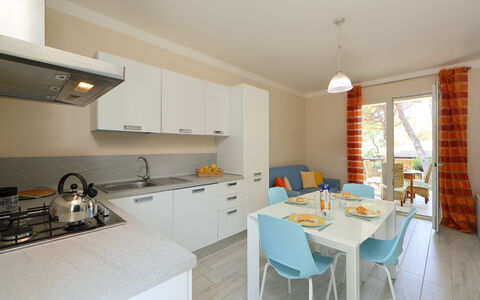 San Pietro Blue: Eigendom, Kamer, Keuken, Gebouw, Meubilair, Interieur Ontwerp, Countertop, Huis, Onroerend Goed, Cabinetry