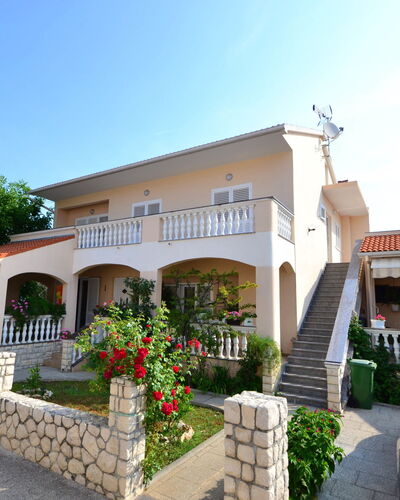 Dević