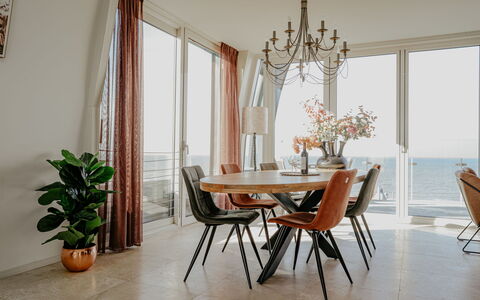 De Zeeparel: Meubilair, Interieur Ontwerp, Hout, Stoel, Flooring, Tafel, Verdieping, Keuken En Eettafel, Eetkamer, Verlichting