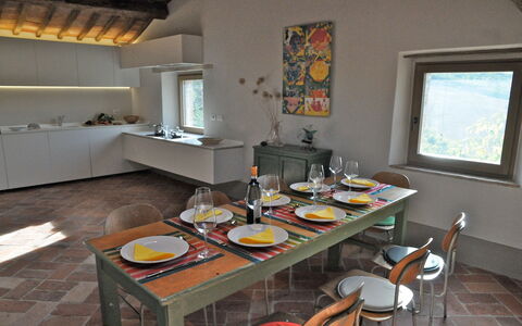 Podere Palazzo: Kamer, Eigendom, Meubilair, Interieur Ontwerp, Eetkamer, Gebouw, Tafel, Ontbijt, Huis, Verdieping