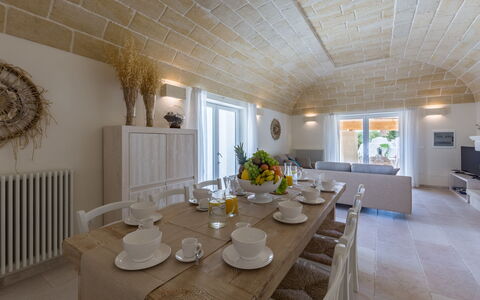 La Residenza - Corte dei Messapi: Eigendom, Kamer, Interieur Ontwerp, Gebouw, Plafond, Eetkamer, Meubilair, Onroerend Goed, Tafel, Huis