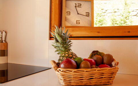 Papillon: Voedsel, Fabriek, Hout, Ingrediënt, Klok, Natuurlijke Voedingsmiddelen, Fruit, Gebouw