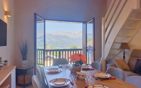 Saint Gervais 460: Meubilair, Interieur Ontwerp, Kamer, Huis, Stoel, Plafond, Beits, Linens, Hardwood, Hoofdkussen