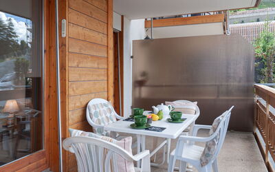 Nendaz 379: Meubilair, Gebouw, Fabriek, Eigendom, Tafel, Hout, Stoel, Interieur Ontwerp, Schaduw, Verdieping