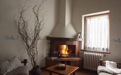 Quercia Al Poggio - Weddings And Events: Bruin, Tafel, Meubilair, Eigendom, Fabriek, Bankstel, Haard, Venster, Hout, Woonkamer