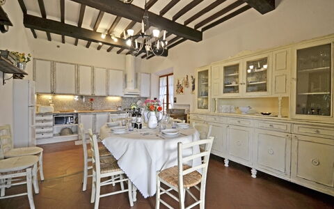 Villa Gelsomino: Kamer, Meubilair, Gebouw, Eigendom, Countertop, Keuken, Plafond, Interieur Ontwerp, Verdieping, Cabinetry