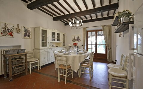 Villa Gelsomino: Kamer, Eigendom, Gebouw, Meubilair, Plafond, Eetkamer, Interieur Ontwerp, Verdieping, Tafel, Houten Vloer