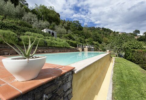 Villa Del Sole: Eigendom, Onroerend Goed, Zwembad, Huis, Vakantie, Boom, Villa, Gebouw, Landgoed, Backyard