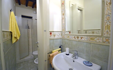 Appartamento Passerini: Badkamer, Kamer, Eigendom, Wastafel, Badkamer Accessoire, Kraan, Interieur Ontwerp, Loodgieterswerkinrichting, Badkamerkast, Wastafel In De Badkamer