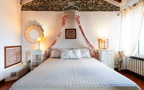 Mes Mas: Meubilair, Bed, Interieur Ontwerp, Bedding, Slaapkamer, Laken, Muur, Linens, Hout, Plafond