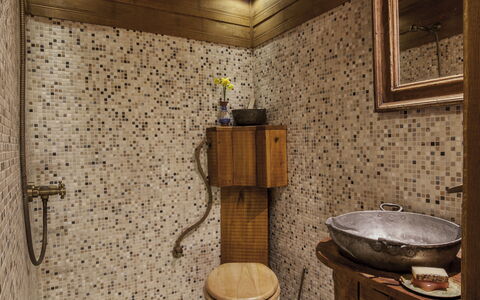 Karashka: Kamer, Eigendom, Badkamer, Toilet, Loodgieterswerkinrichting, Huis, Architectuur, Interieur Ontwerp, Wc Bril, Beits