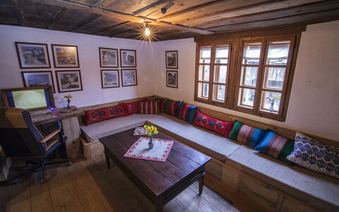 Karashka: Kamer, Eigendom, Gebouw, Interieur Ontwerp, Meubilair, Huis, Plafond, Onroerend Goed, Woonkamer, Architectuur