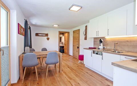 Renauer: Kamer, Eigendom, Meubilair, Houten Vloer, Interieur Ontwerp, Gebouw, Hardwood, Onroerend Goed, Verdieping, Laminaatvloer