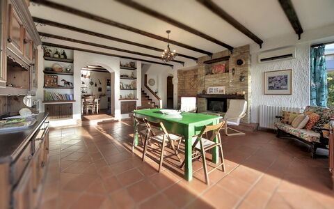 Villa Palma: Eigendom, Gebouw, Kamer, Interieur Ontwerp, Meubilair, Plafond, Huis, Verdieping, Onroerend Goed, Tafel
