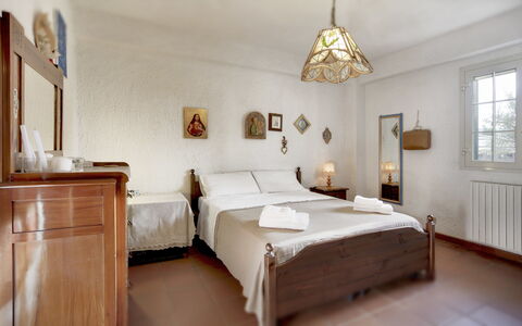 Villa Palma: Slaapkamer, Meubilair, Bed, Kamer, Laken, Eigendom, Interieur Ontwerp, Bed Frame, Verdieping, Bedding