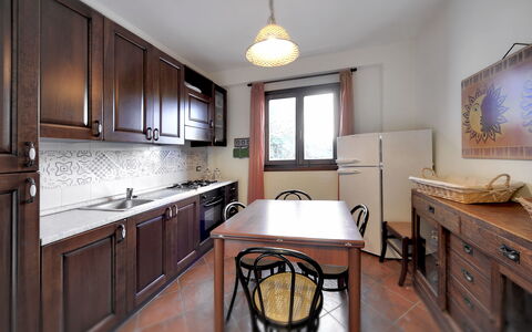 Villa Dell'ulivo: Countertop, Kamer, Eigendom, Meubilair, Keuken, Cabinetry, Gebouw, Interieur Ontwerp, Verdieping, Onroerend Goed