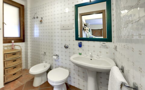 Villa Dell'ulivo: Badkamer, Kamer, Eigendom, Interieur Ontwerp, Muur, Kraan, Gebouw, Badkamerkast, Huis, Onroerend Goed